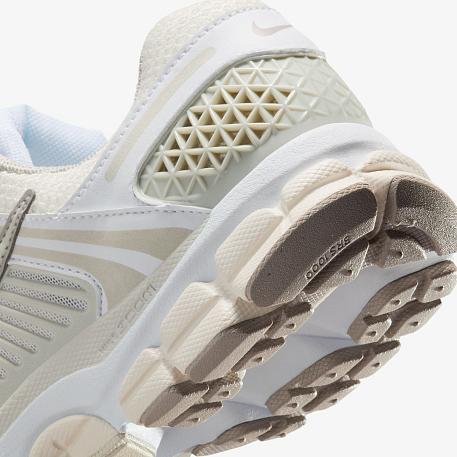 Кроссовки NIKE W ZOOM VOMERO 5