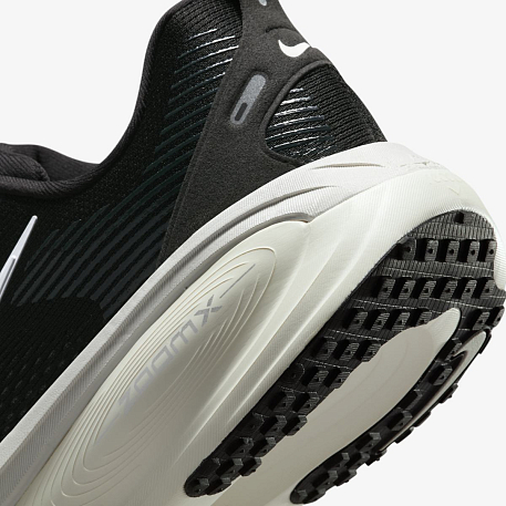 Кроссовки NIKE VOMERO 18