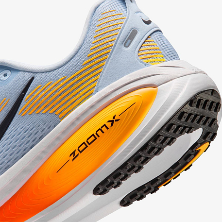 Кроссовки NIKE VOMERO 18