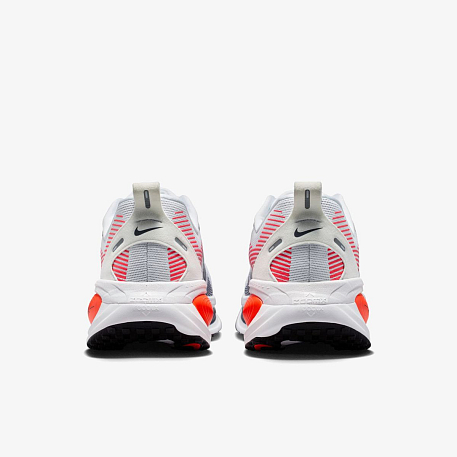 Кроссовки NIKE VOMERO 18