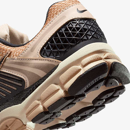 Кроссовки NIKE W ZOOM VOMERO 5