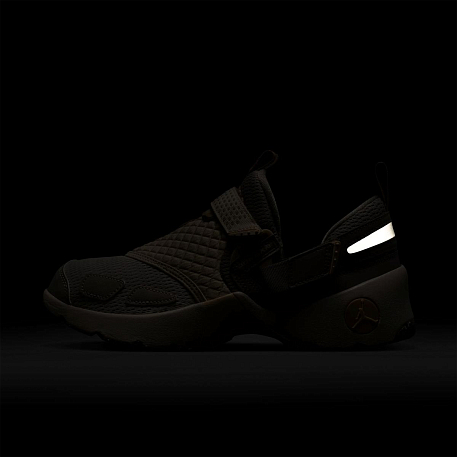 Кроссовки WMNS JORDAN TRUNNER LX - MTR