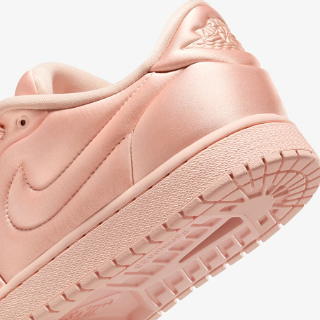 Кроссовки WMNS AIR JORDAN 1 MM LOW