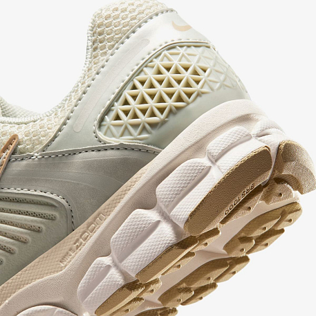 Кроссовки NIKE W ZOOM VOMERO 5