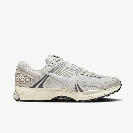 Кроссовки NIKE ZOOM VOMERO 5