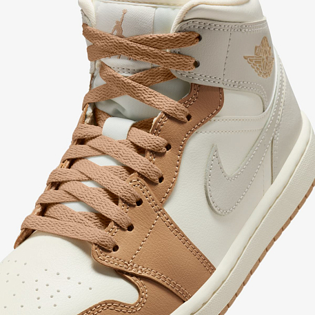 Кроссовки WMNS AIR JORDAN 1 MID
