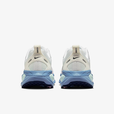 Кроссовки NIKE W VOMERO 18