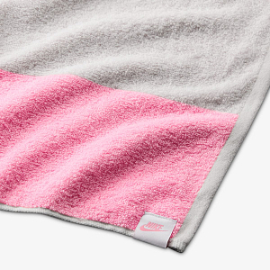 Полотенце NIKE CLUB POOL TOWEL AOJ MED SOFT PINK/WHITE OSFM