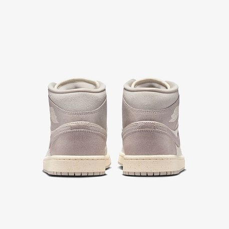 Кроссовки WMNS AIR JORDAN 1 MID SE