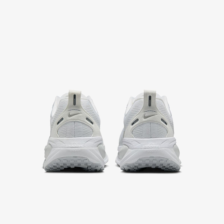 Кроссовки NIKE W VOMERO 18