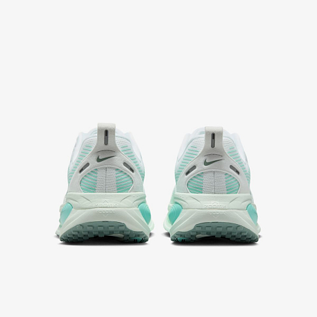 Кроссовки NIKE W VOMERO 18