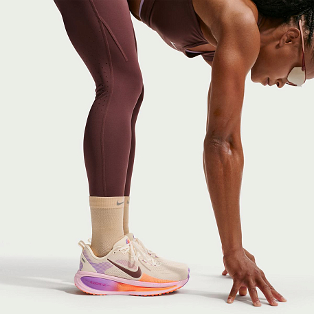 Кроссовки NIKE W VOMERO 18