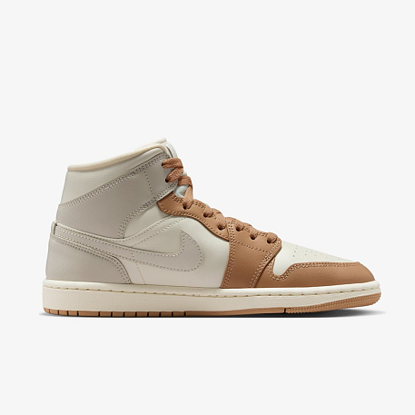 Кроссовки WMNS AIR JORDAN 1 MID