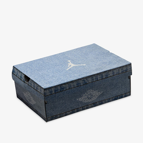 Кроссовки WMNS AIR JORDAN 1 MID SE