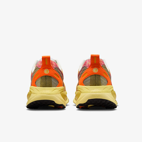 Кроссовки NIKE VOMERO 18 SE