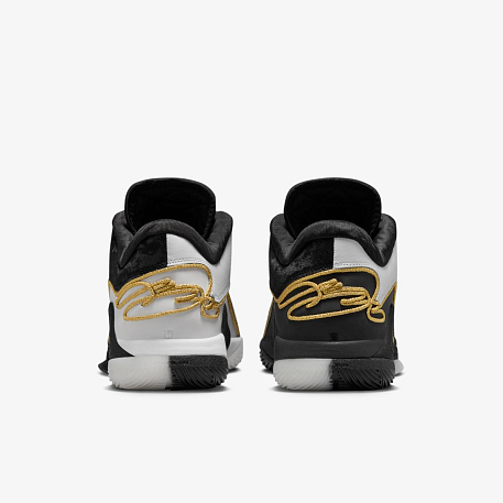 Кроссовки NIKE LEBRON XXII