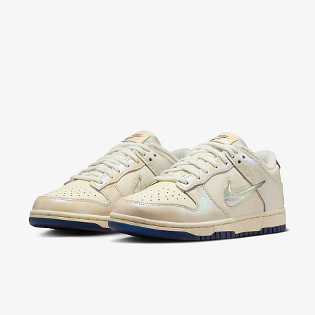 Кроссовки NIKE WMNS DUNK LOW