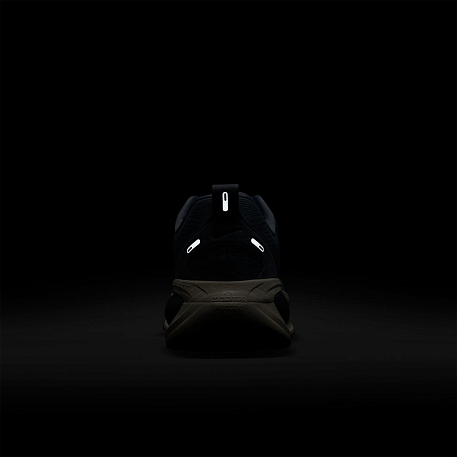 Кроссовки NIKE VOMERO 18