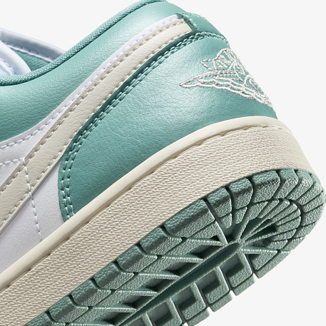 Кроссовки WMNS AIR JORDAN 1 LOW