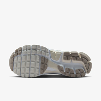Кроссовки NIKE W ZOOM VOMERO 5