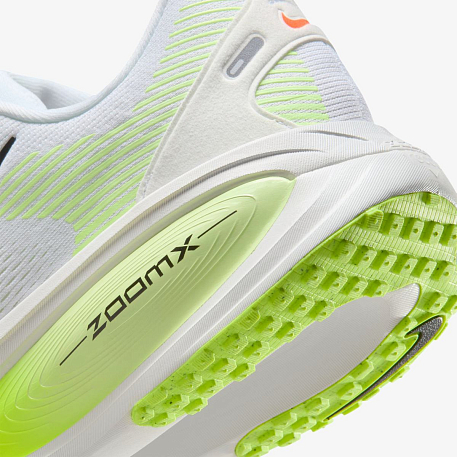 Кроссовки NIKE VOMERO 18