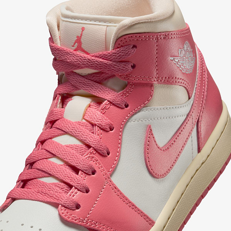 Кроссовки WMNS AIR JORDAN 1 MID