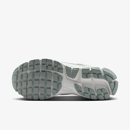Кроссовки NIKE W ZOOM VOMERO 5