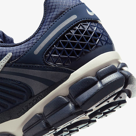 Кроссовки NIKE ZOOM VOMERO 5 SE