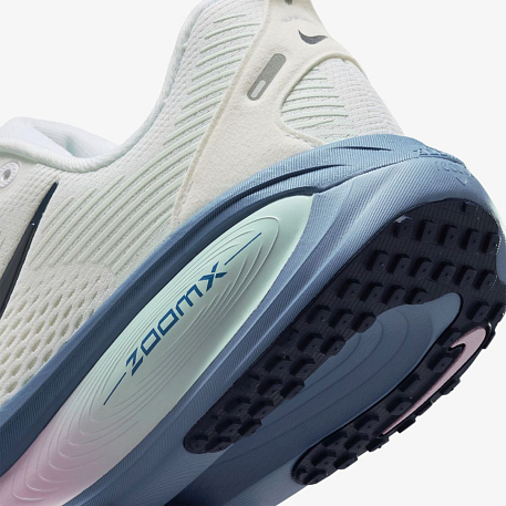 Кроссовки NIKE W VOMERO 18