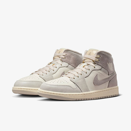 Кроссовки WMNS AIR JORDAN 1 MID SE