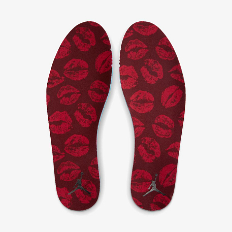 Кроссовки WMNS AIR JORDAN 1 MID SE