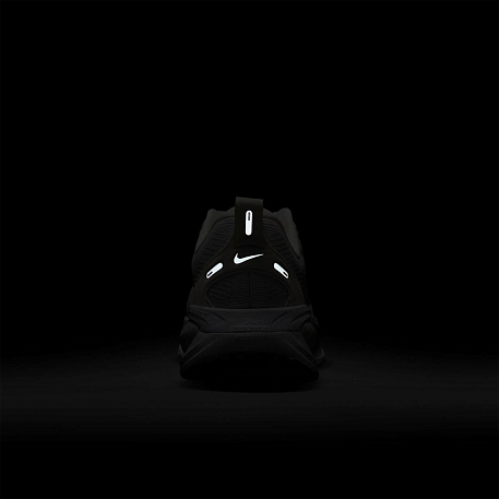 Кроссовки NIKE W VOMERO 18