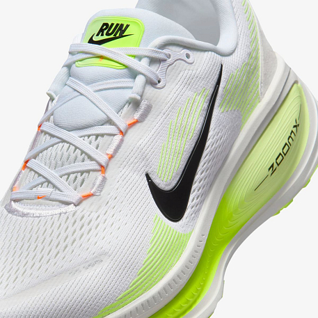 Кроссовки NIKE VOMERO 18