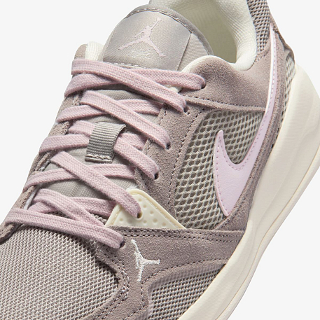 Кроссовки WMNS JORDAN CMFT ERA