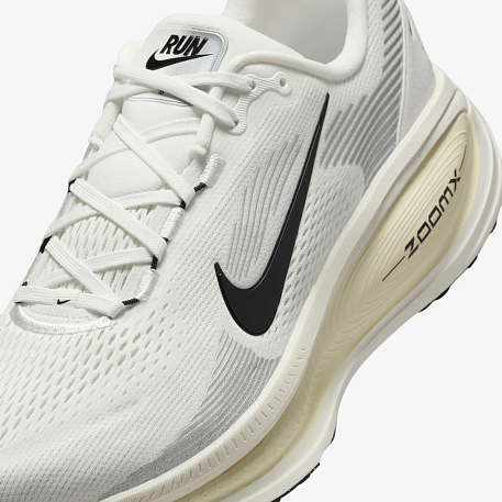 Кроссовки NIKE VOMERO 18