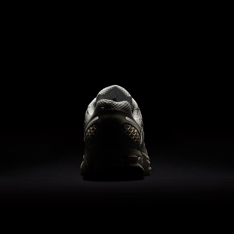 Кроссовки NIKE ZOOM VOMERO 5