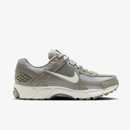 Кроссовки NIKE ZOOM VOMERO 5