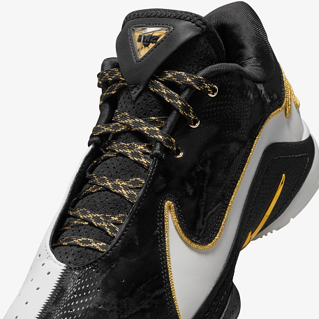 Кроссовки NIKE LEBRON XXII