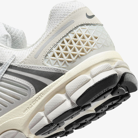 Кроссовки NIKE ZOOM VOMERO 5