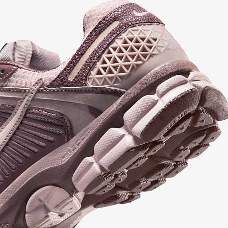 Кроссовки NIKE W ZOOM VOMERO 5
