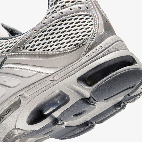 Кроссовки NIKE AIR MAX MOTO 2K