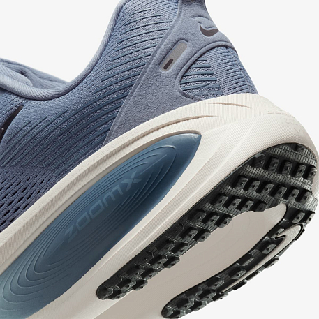 Кроссовки NIKE VOMERO 18