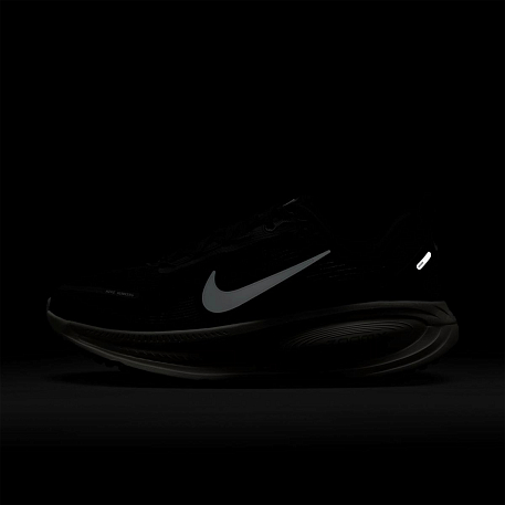 Кроссовки NIKE W VOMERO 18