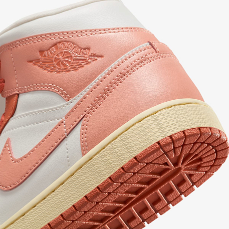 Кроссовки WMNS AIR JORDAN 1 MID