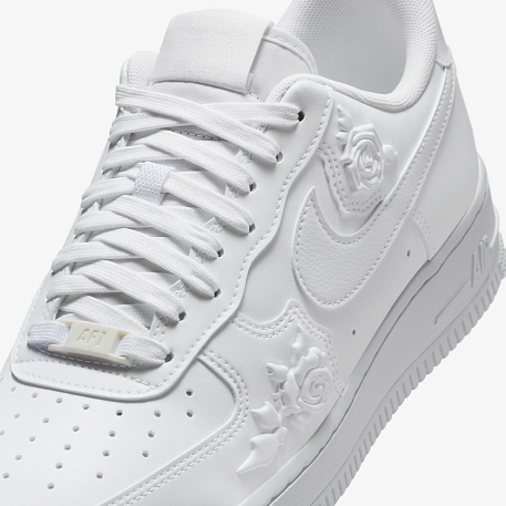 Кроссовки NIKE WMNS AIR FORCE 1 07