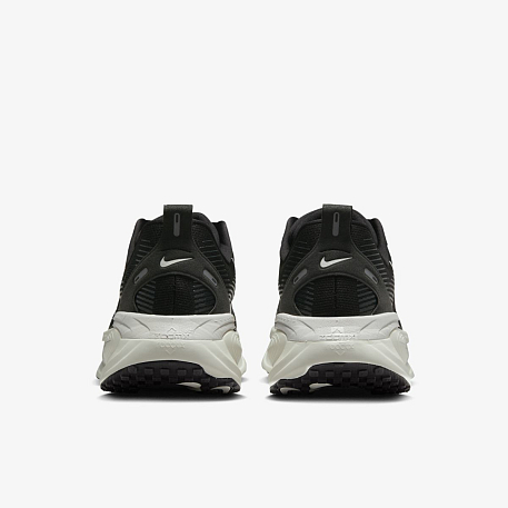 Кроссовки NIKE VOMERO 18