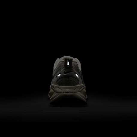 Кроссовки NIKE VOMERO 18