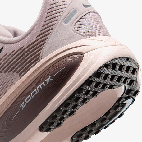 Кроссовки NIKE W VOMERO 18