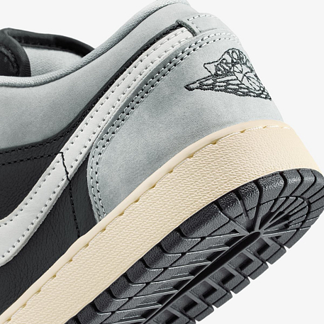 Кроссовки AIR JORDAN 1 LOW SE (GS)