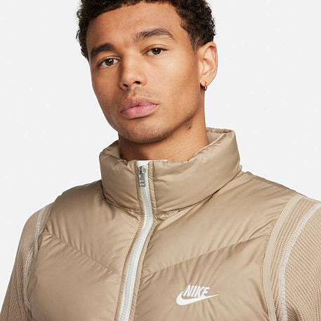 Жилетка Nike Storm-FIT Windrunner Insulated Vest